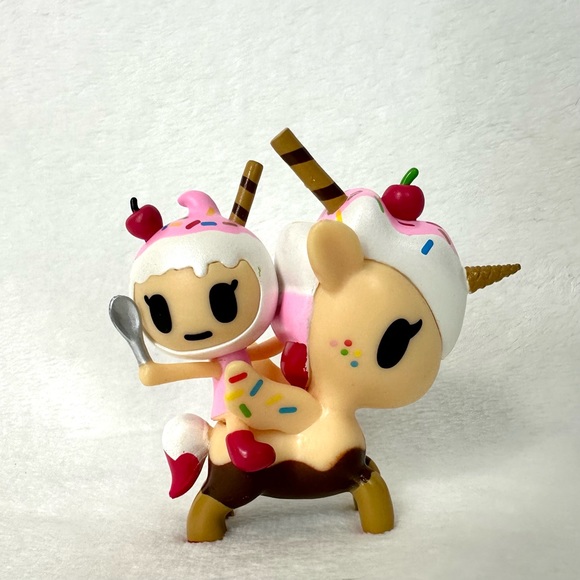 Tokidoki Amarena & Sundae Vinyl Figure - Picture 10 of 10